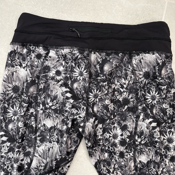 Lululemon Run Inspire Crop II in Flowabunga Black Angel Wing Size 10 - Picture 9 of 12